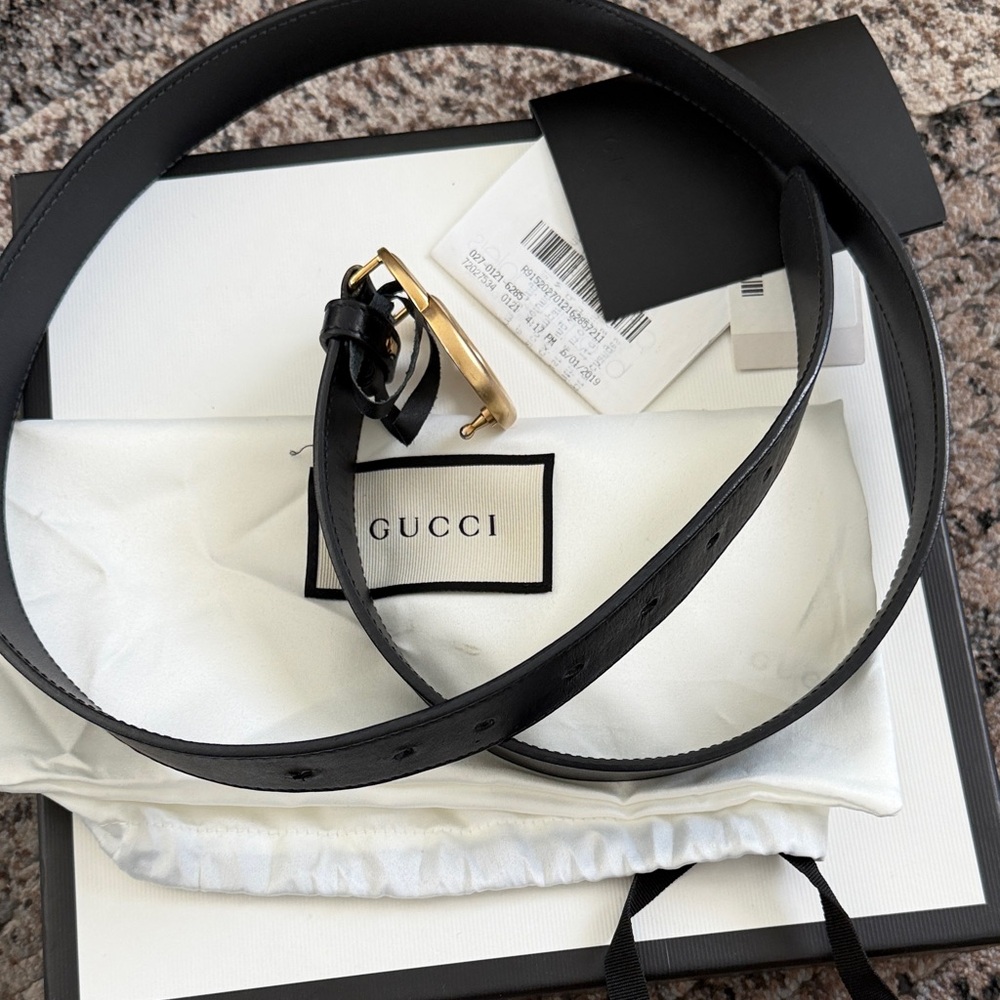Gucci Unisex Black Leather Belt with Antique Gold Double G Buckle - Picture 7 of 8